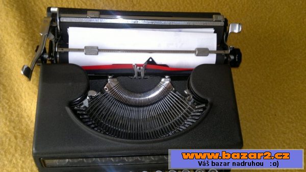 Kufříkový psací stroj Olivetti