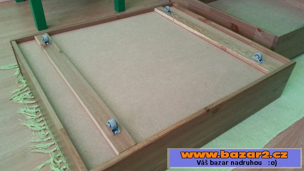 úložný prostor / šuplík pod postel