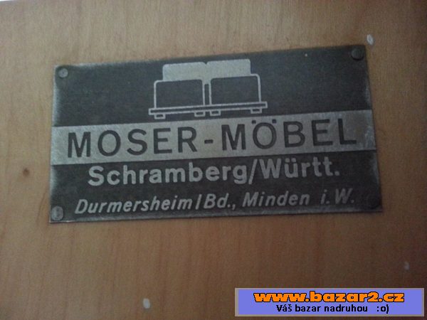 Šatní skříň z dílny MOSER Möbel