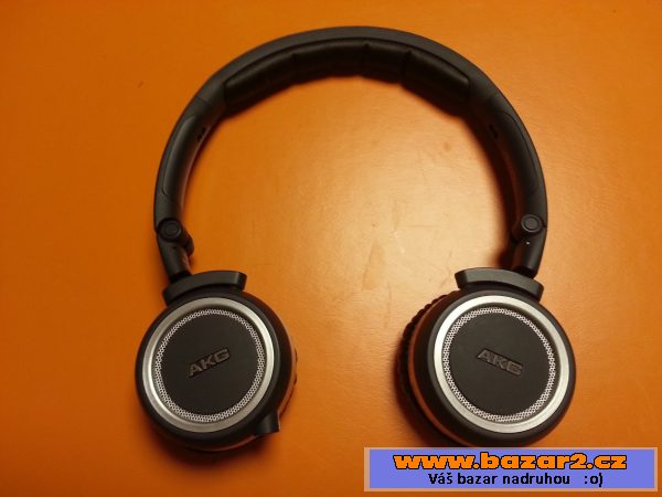 Uzavřená sluchátka AKG K450
