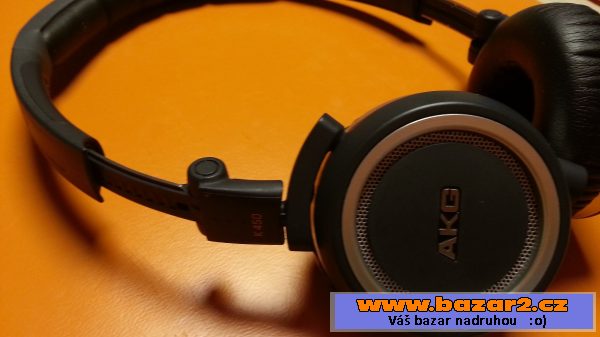 Uzavřená sluchátka AKG K450
