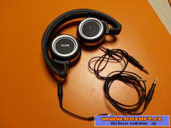 Uzavřená sluchátka AKG K450