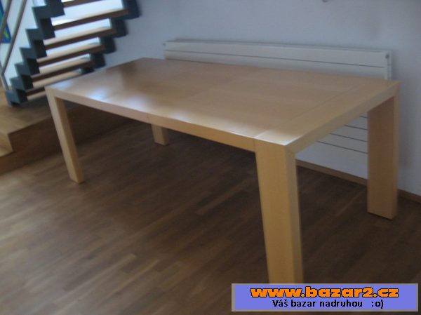 Jídelní stůl rozkládací dýha buk