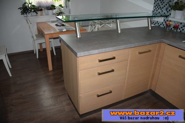 Část kuchyňské linky - bar 