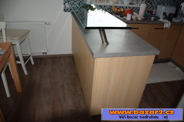 Část kuchyňské linky - bar 
