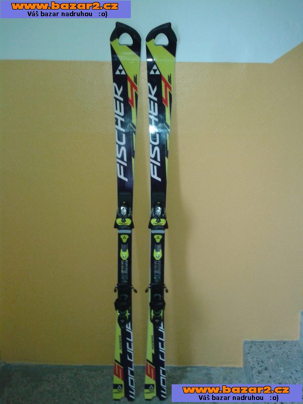 Prodám závodní slalomové lyže Fischer Worldcup SL -165 cm s vázáním.