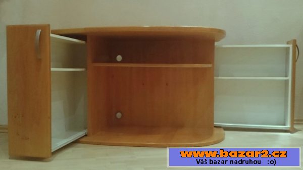 Stolek pod TV z masivu