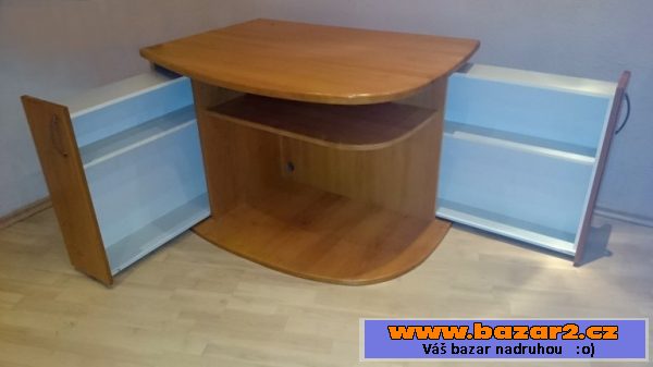 Stolek pod TV z masivu
