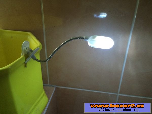 Univerzální lampička s baterimi
