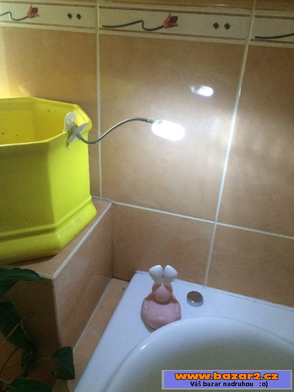Univerzální lampička s baterimi