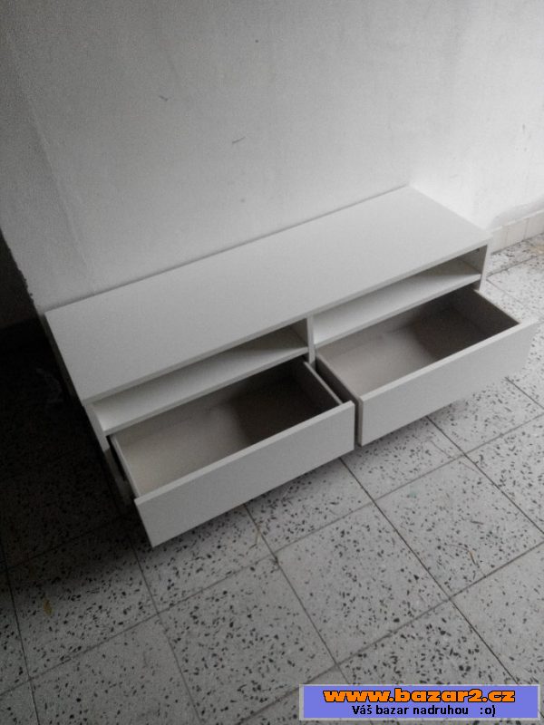 TV stolek z Ikea 