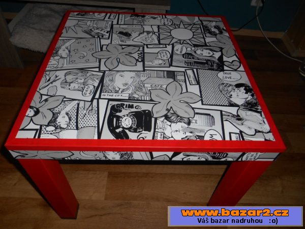 Krásný komiksový stolek
