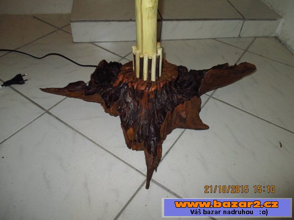ručně vyrobená lampa