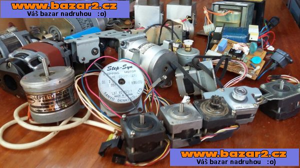 Elektromateriál: Motory St a Ss krokové,spínače ,jističe ,atd-použité.