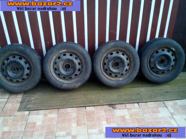 Kompletní 4 X zimní pneu včetně plech 195/60 R 15