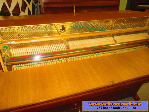 Piano Petrof