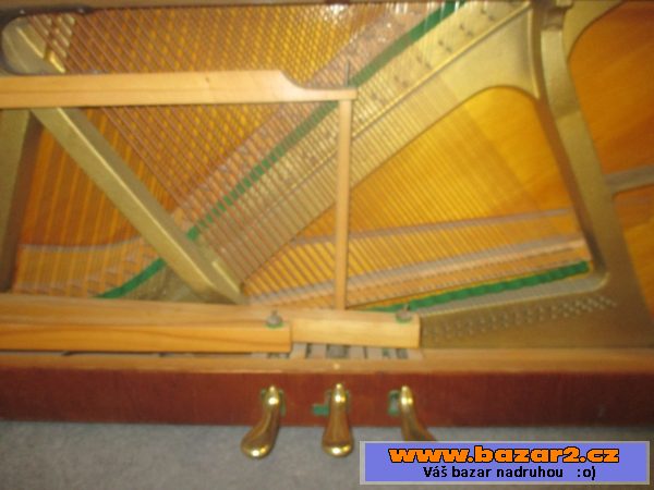 Piano Petrof