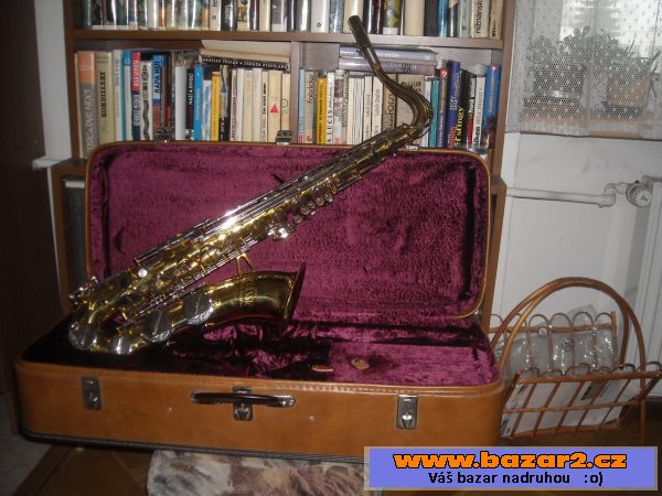 Saxofon B tenor  Amati  v pouzdře 