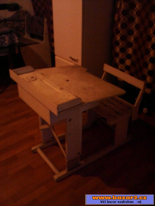 Starožitná školní lavice