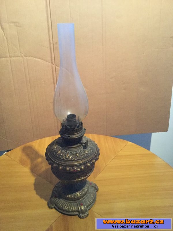 Starožitná petrolejová lampa