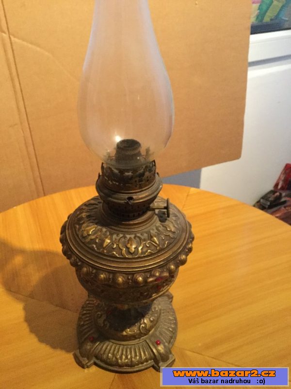 Starožitná petrolejová lampa