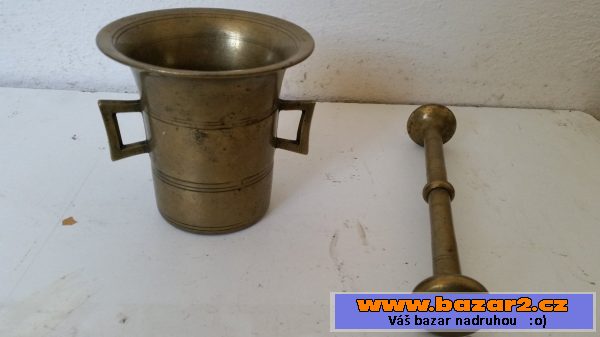 Porcelánový servis, skleničky hmožd