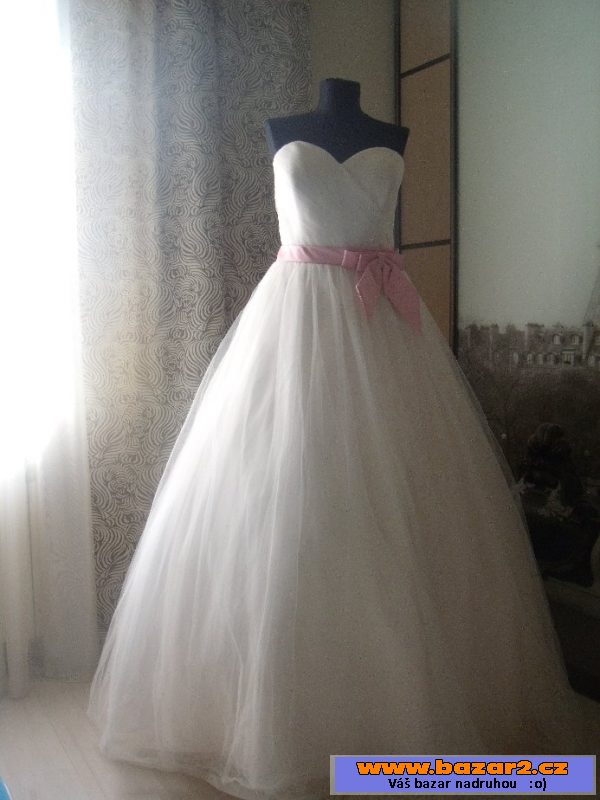  Svatební šaty Alfred Angelo 2237 V