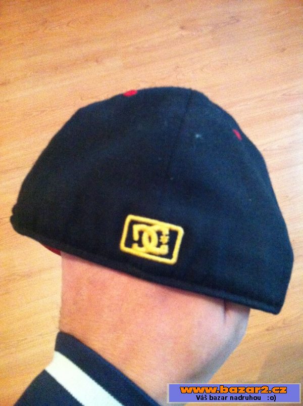 Snapback kšiltovka DC za 200 Kč