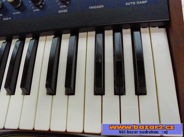 Korg Mono / Poly 44-Key Analogový 