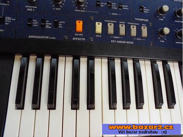 Korg Mono / Poly 44-Key Analogový 
