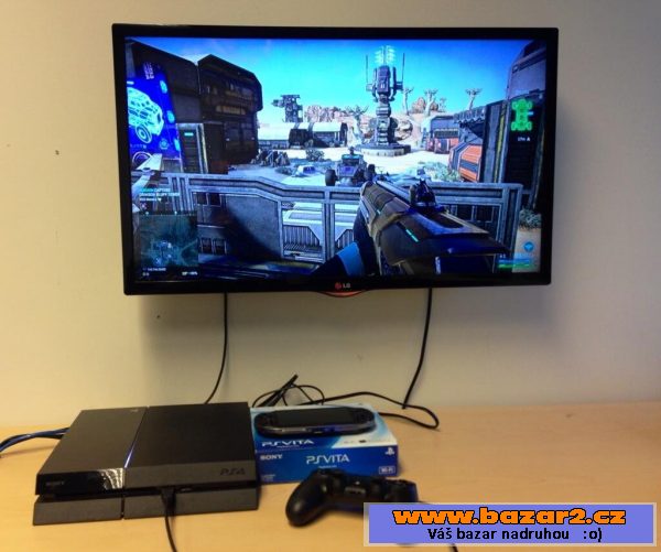 Playstation 4 + dárek PS Vita