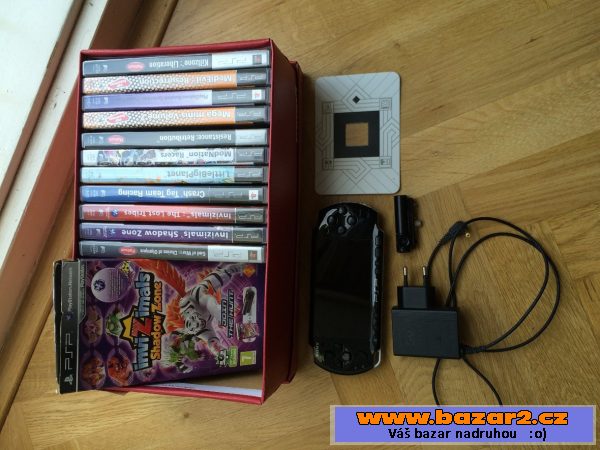 PSP3 s příslušenstvím a hrami