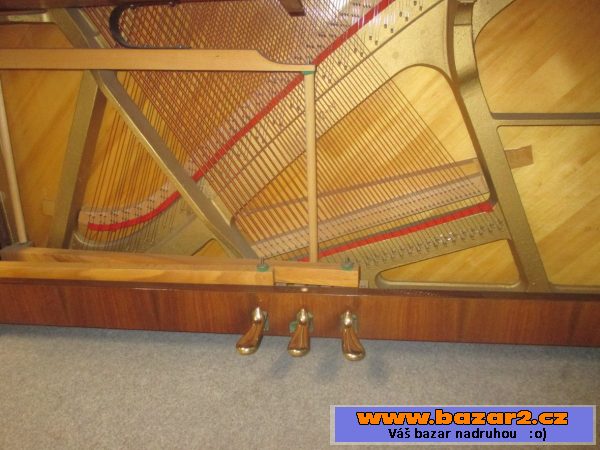 piano, pianino, klavír Petrof