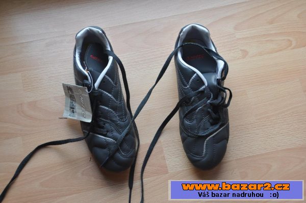 Kopačky Hi-tech