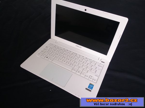 Asus X200M zánovní