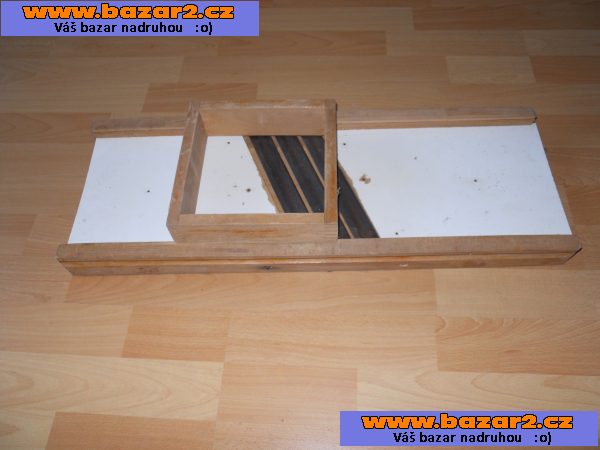Ruční krouhač zelí