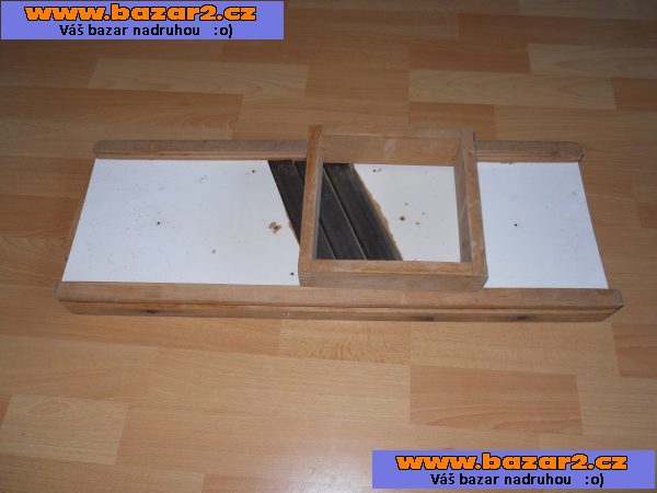 Ruční krouhač zelí