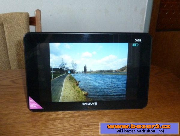 Přenosný LCD DVB-T do auta