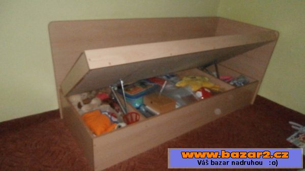 Prodám postel s úložným prostorem