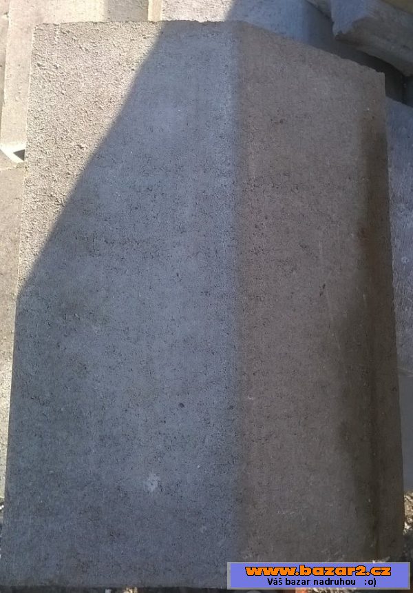Betonová stříška na plot
