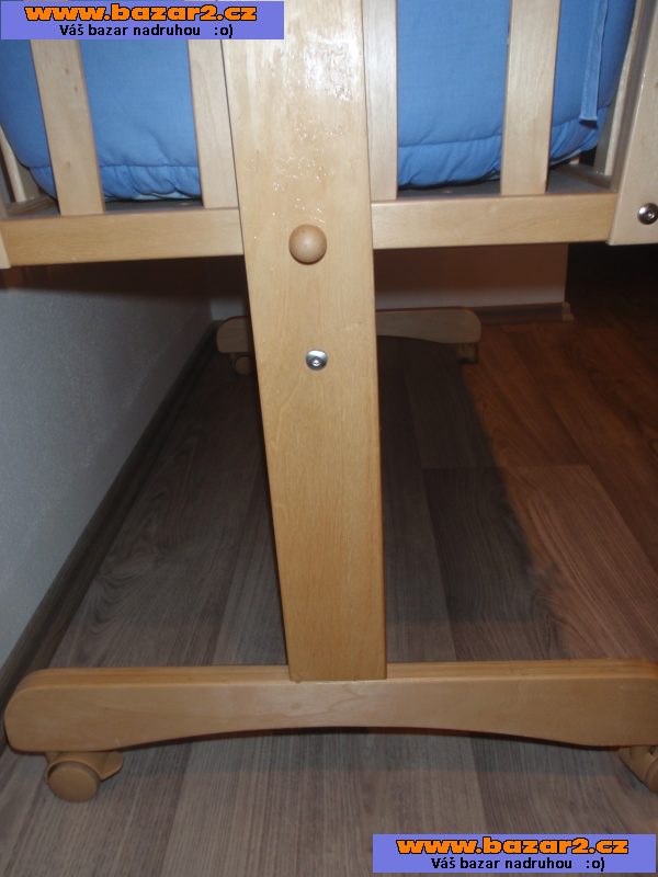 Dětská kolébka na kolečkách