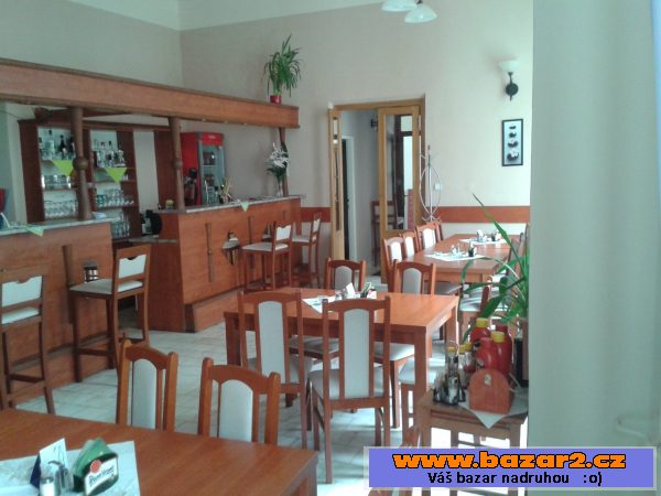 Židle a stoly  do restaurace