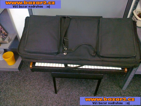 prodám sintezátor crumar performer