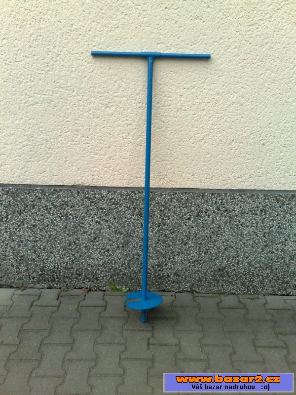 Vrták na plotové sloupky 
