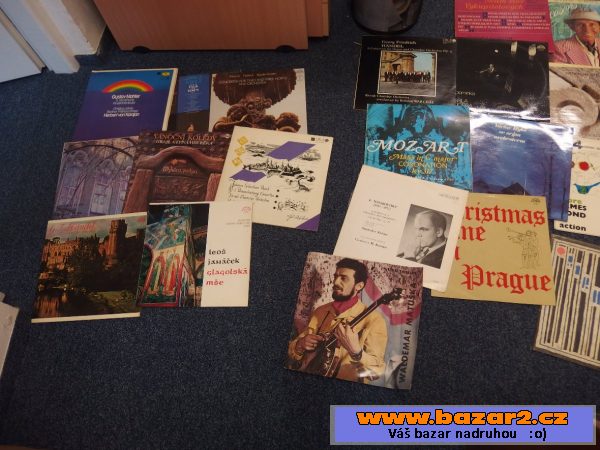 Krásné radio + gramofonová skřínka 