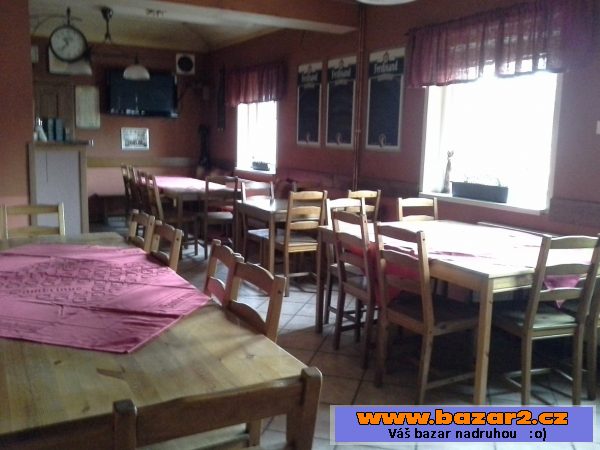 Stoly, židle, zahradní stoly, lavice