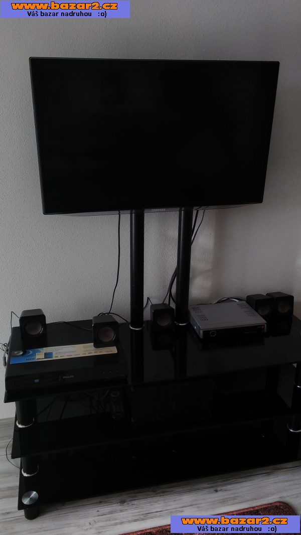 Na prodej černé sklo stůl s podporou pro TV