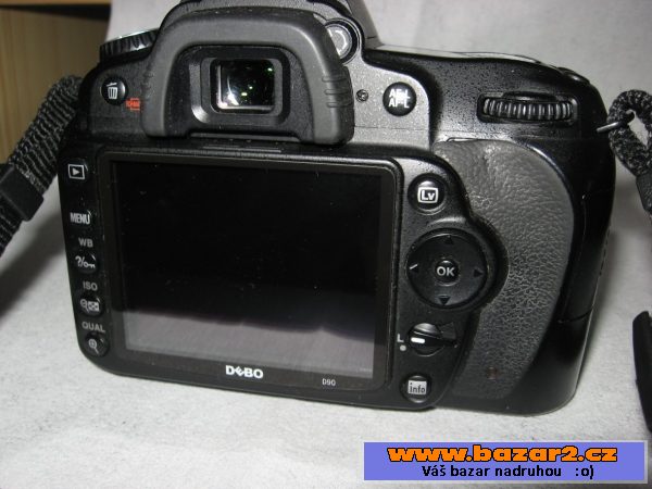 Nikon D90 + objektiv Nikkor 18-70 
