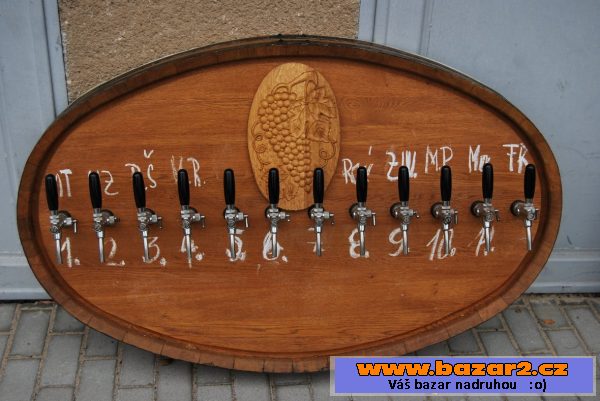 Lavazza, stoly, židle, výčep,kofola