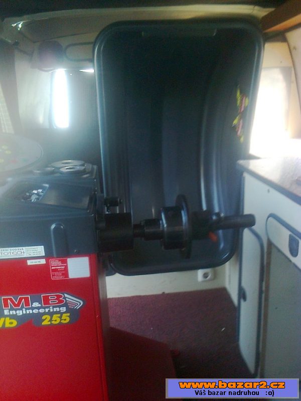 Vyvažovačka pneu zn. M-B model WB 255